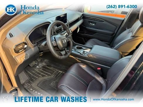 Used 2025 Honda Pilot Black Edition image 5