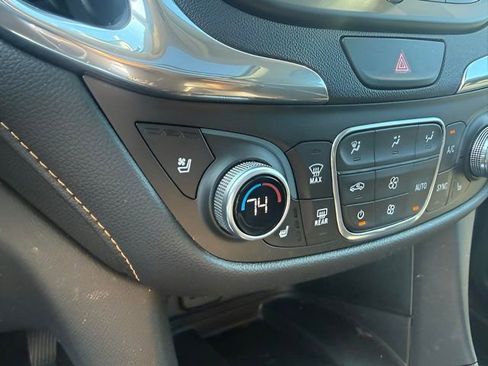 Used 2018 Chevrolet Equinox Premier image 21