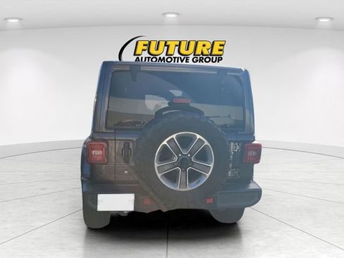 Used 2018 Jeep Wrangler Unlimited Sahara AWD/4WD image 4