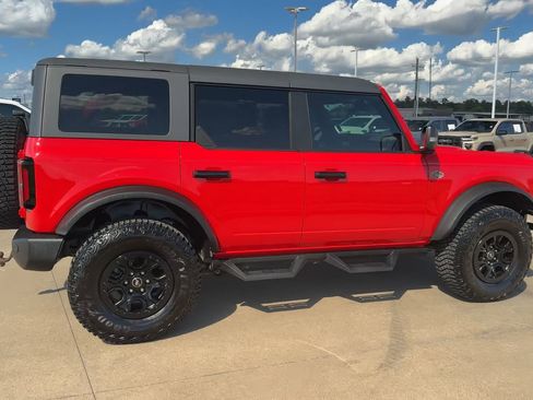 Used 2024 Ford Bronco Wildtrak image 8