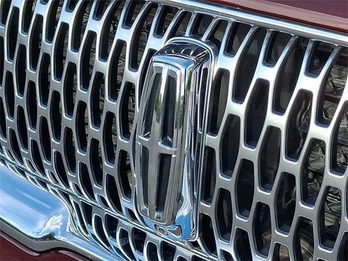 Certified 2022 Lincoln Nautilus Reserve w/ Equipment Group 201A image 32