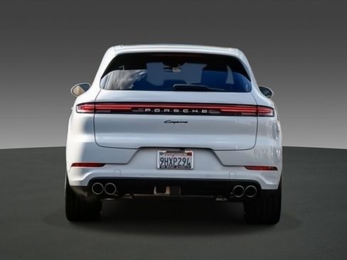 Used 2024 Porsche Cayenne image 3