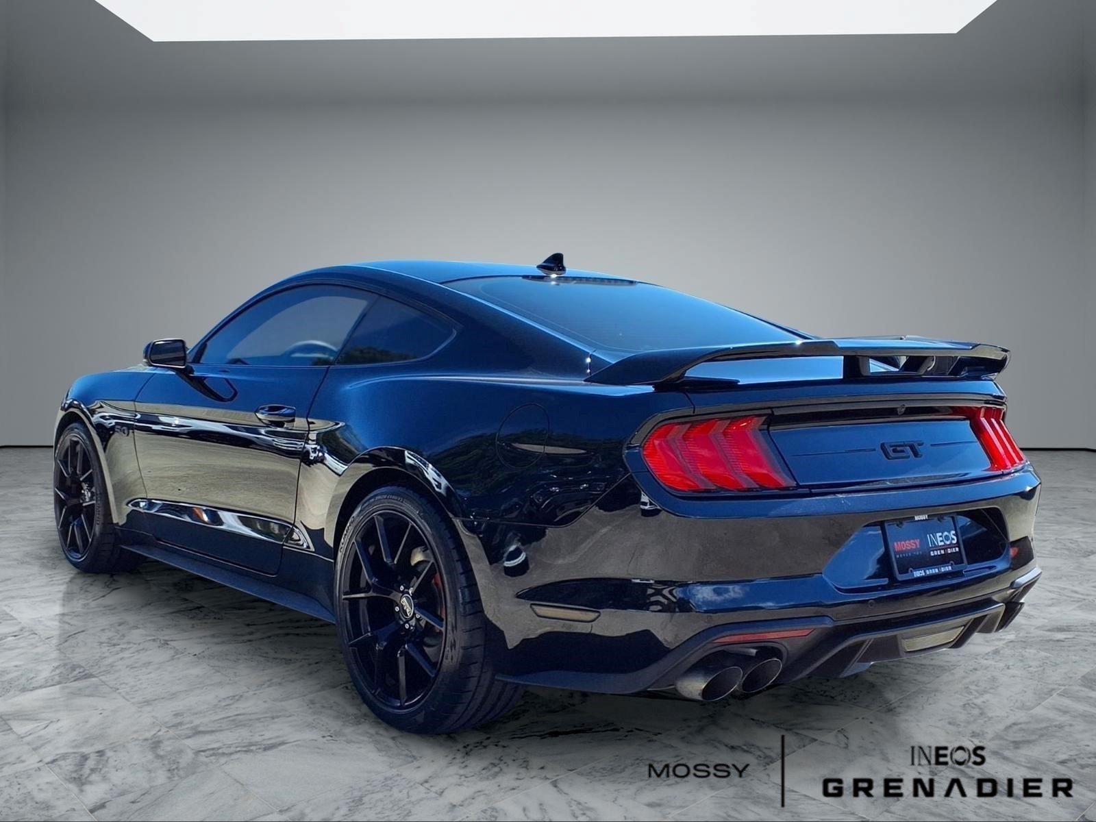 Used 2020 Ford Mustang GT Premium w/ Equipment Group 401A RWD image 2
