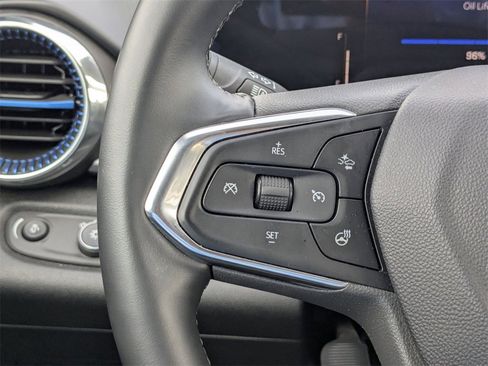 Used 2025 Chevrolet Trax LT w/ LT Convenience Package image 16