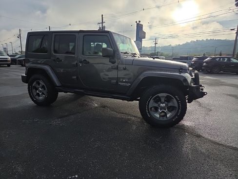 Used 2017 Jeep Wrangler Unlimited Sahara w/ Max Tow Package image 5