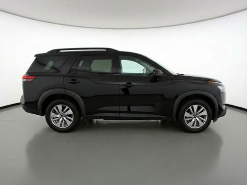 Used 2025 Nissan Pathfinder SV image 11