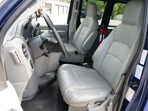 Used 2010 Ford E-250 and Econoline 250 Extended RWD image 3