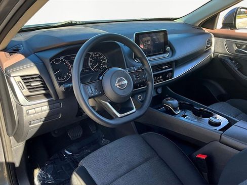 Used 2023 Nissan Rogue SV image 14