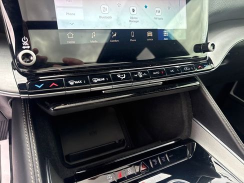 Used 2024 Jeep Wagoneer Series II image 18