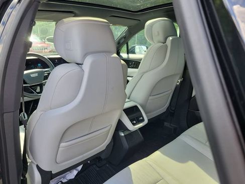 Certified 2024 Cadillac Lyriq Luxury AWD/4WD image 28