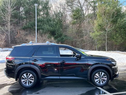 Used 2024 Nissan Pathfinder SL image 6