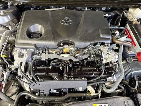 Used 2021 Toyota Camry XLE FWD image 38