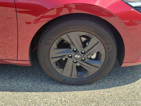 Used 2023 Hyundai Elantra SEL w/ Cargo Package FWD image 4