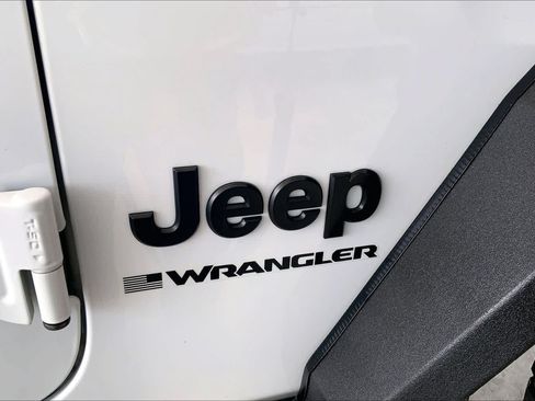 Used 2024 Jeep Wrangler Unlimited Sport AWD/4WD image 10