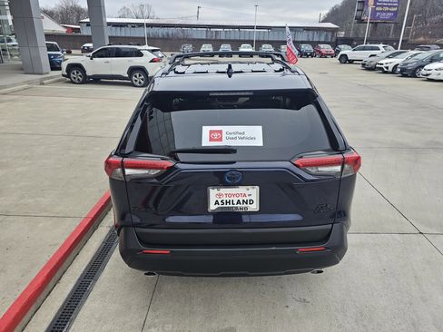 Certified 2022 Toyota RAV4 XLE Premium image 5