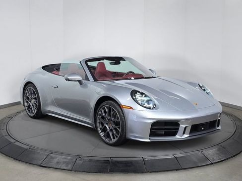 Certified 2025 Porsche 911 Carrera RWD image 9