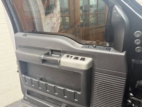 Used 2016 Ford F350 Lariat w/ Chrome Package image 4