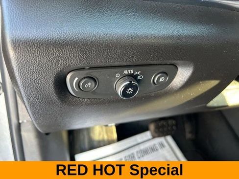 Used 2021 Chevrolet Traverse RS AWD/4WD image 19