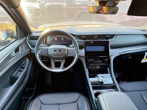 New 2025 Jeep Grand Cherokee L Limited image 24