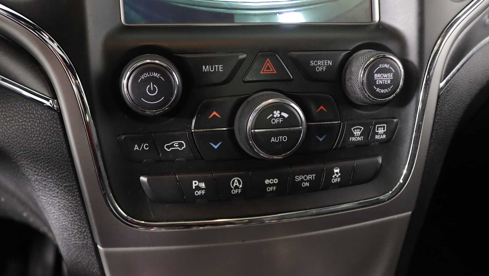 Used 2018 Jeep Grand Cherokee Limited AWD/4WD image 25