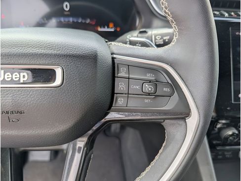 Used 2023 Jeep Grand Cherokee Altitude RWD image 17