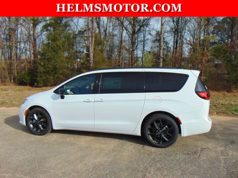 New 2026 Chrysler Pacifica Limited image 5