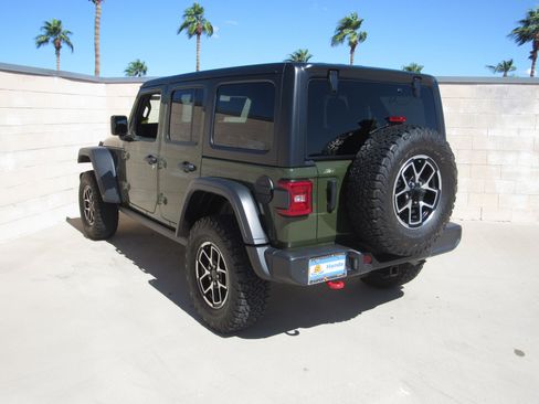 Used 2024 Jeep Wrangler Unlimited Rubicon w/ Technology Group image 6
