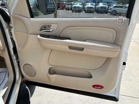 Used 2007 Cadillac Escalade AWD w/ Information Package image 19