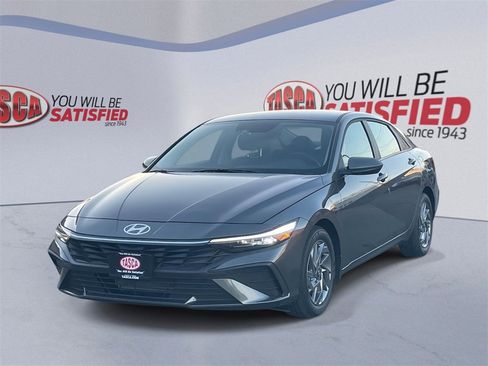 Used 2024 Hyundai Elantra SEL image 4