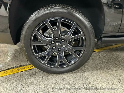 Used 2025 Chevrolet Suburban High Country image 12