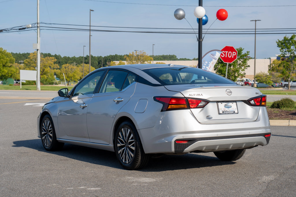 Used 2024 Nissan Altima 2.5 SV FWD image 5
