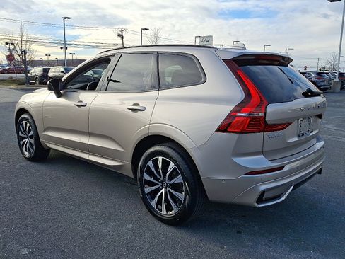 Used 2025 Volvo XC60 B5 Plus image 4