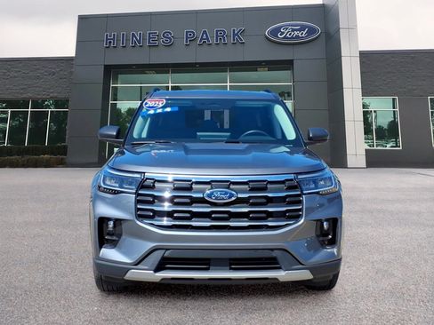 Used 2025 Ford Explorer Active w/ Active Comfort Package AWD/4WD image 2