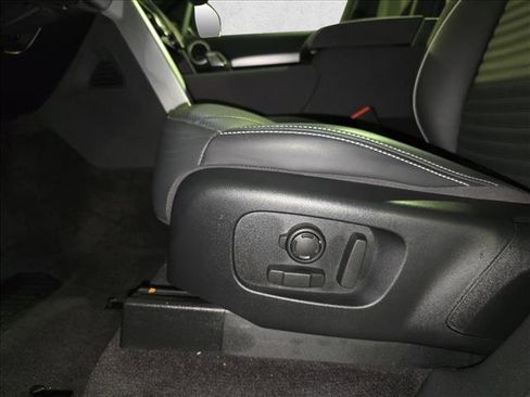 Certified 2024 Land Rover Discovery Dynamic SE image 30