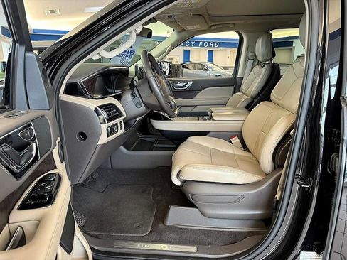Used 2024 Lincoln Navigator Premiere image 4