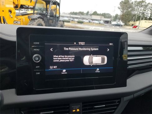 Certified 2025 Volkswagen Jetta Sport image 19