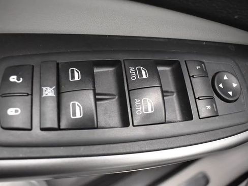 Used 2020 Jeep Cherokee Limited image 21