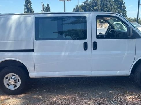 Used 2015 Chevrolet Express 2500 RWD image 3