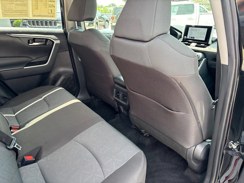 Used 2025 Toyota RAV4 XLE FWD image 21