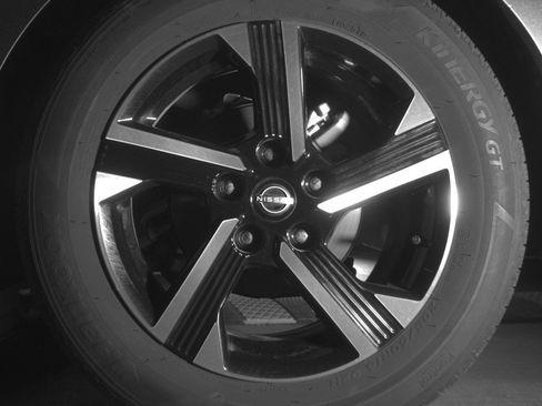 Used 2025 Nissan Sentra SV FWD image 13
