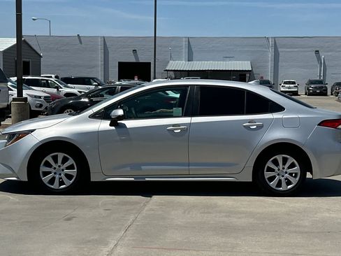 Used 2020 Toyota Corolla LE FWD image 6