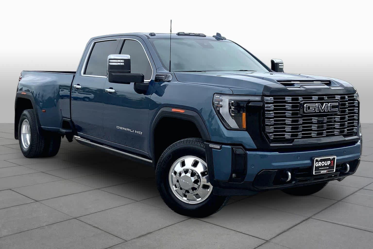 Used 2025 GMC Sierra 3500 Denali Ultimate AWD/4WD image 3