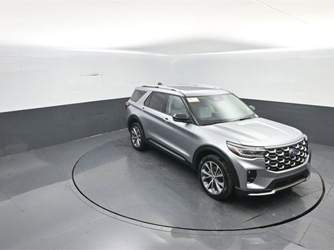 Certified 2025 Ford Explorer Platinum w/ Ultimate Package image 19