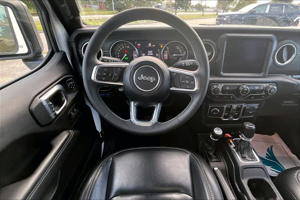 Used 2023 Jeep Wrangler Unlimited Sahara AWD/4WD image 5