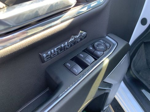 Used 2024 Chevrolet Silverado 1500 High Country w/ High Country Premium Package image 15