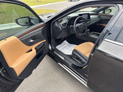 Used 2025 Lexus ES 350 w/ Premium Package FWD image 17