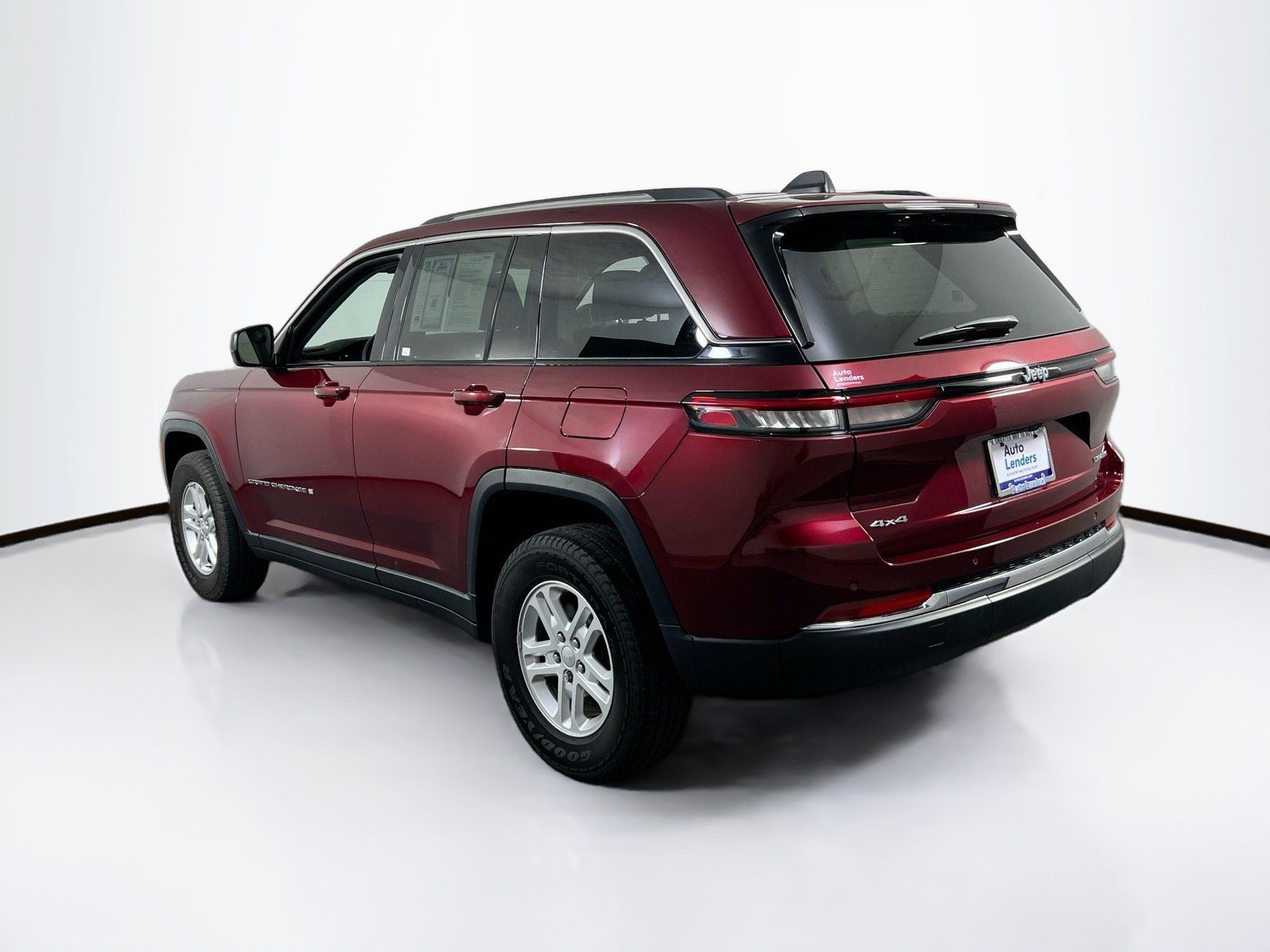 Used 2023 Jeep Grand Cherokee Laredo w/ Luxury Tech Group I AWD/4WD image 7