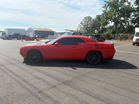 Used 2021 Dodge Challenger SXT w/ Driver Convenience Group RWD image 8