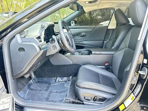 Used 2024 Lexus ES 350 w/ Premium Package FWD image 11