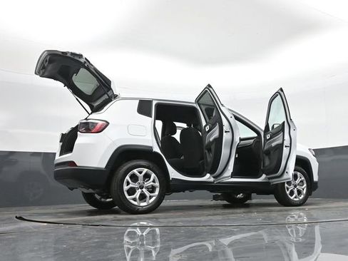 Used 2025 Jeep Compass Sport image 50